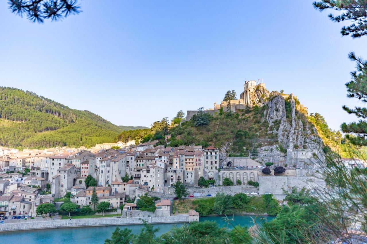 Camping Sites Et Paysages Les Pres Hauts Sisteron Exterior foto